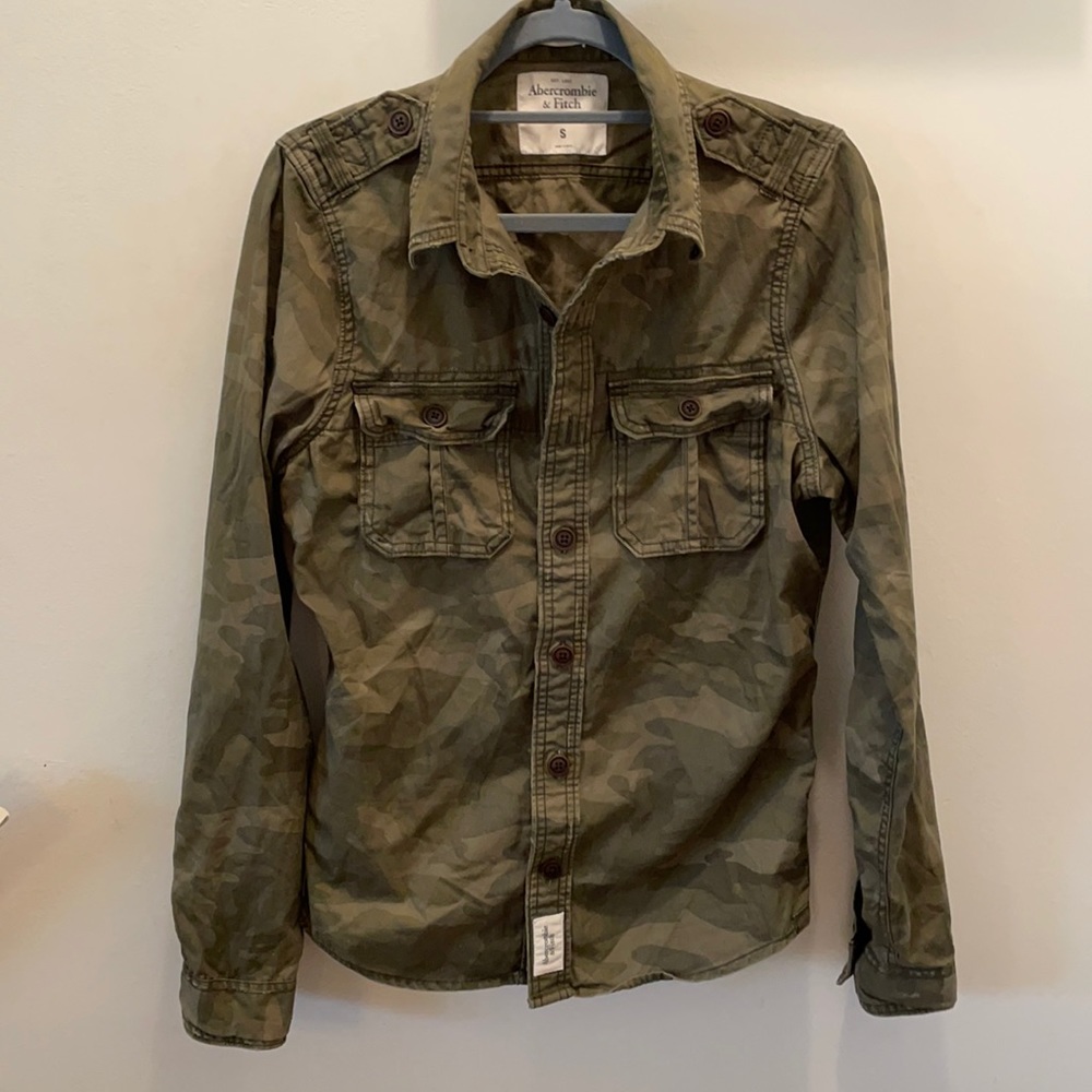 Abercrombie & Fitch; Size: small; camo button down